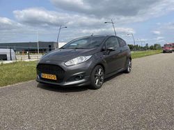 Grijs Gebruikt 2017 Ford Fiesta ST-Line Hatchback | € 8.999 (Eerlijke prijs)