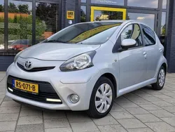 Grijs Gebruikt 2013 Toyota Aygo Hatchback | € 4.950 (Eerlijke prijs)