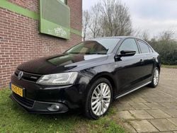 Zwart (metallic) Gebruikt 2013 VW Jetta Hybrid Highline Sedan | € 4.995 (Goede deal)