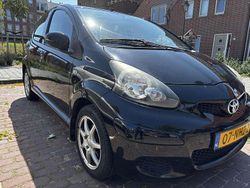 Zwart Gebruikt 2010 Toyota Aygo Comfort Hatchback | € 3.700 (Eerlijke prijs)