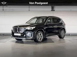 Saphirschwarz metallic (zwart metallic) Gebruikt 2025 BMW iX1 xLine SUV | € 52.900 (Iets duurder)