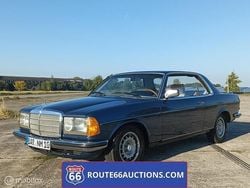 Zwart Gebruikt 1982 Mercedes 230 | € 5.500
