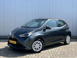 Gebruikt 2019 Toyota Aygo X-play Hatchback | € 10.549 (Eerlijke prijs)