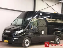 Zwart Gebruikt 2017 Iveco Daily Van | € 17.450 (Iets duurder)