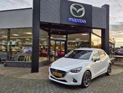 Snowflake white pearl Gebruikt 2015 Mazda 2 Edition Hatchback | € 12.950 (Duur)