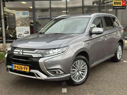 Grijs, metallic lak Gebruikt 2020 Mitsubishi Outlander P-HEV Intense SUV | € 27.950 (Iets duurder)