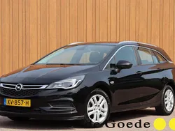 Zwart, metallic lak Gebruikt 2019 Opel Astra Business Stationwagen | € 13.940 (Iets duurder)