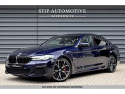 Blauw, metallic lak Gebruikt 2022 BMW 545 M Sport Sedan | € 53.800 (Eerlijke prijs)
