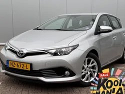 Grijs Gebruikt 2017 Toyota Auris Hatchback | € 15.400 (Eerlijke prijs)