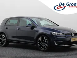 Blauw, metallic lak Gebruikt 2015 VW Golf VII GTE Hatchback | € 11.950 (Eerlijke prijs)