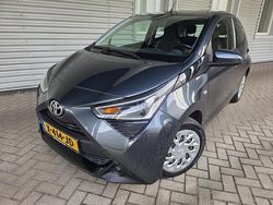 Grijs Gebruikt 2021 Toyota Aygo X-play Hatchback | € 8.995 (Goede deal)