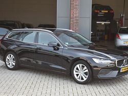 Zwart Gebruikt 2020 Volvo V60 Momentum Stationwagen | € 22.950 (Goede deal)
