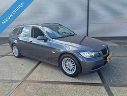 , metallic lak Gebruikt 2008 BMW 325 Executive Stationwagen | € 7.950 (Eerlijke prijs)