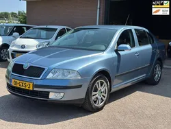 Blauw Gebruikt 2008 Skoda Octavia Business Line Hatchback | € 3.850 (Eerlijke prijs)