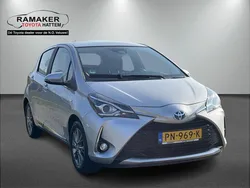 Grijs Gebruikt 2017 Toyota Yaris Hybrid Executive Hatchback | € 15.901 (Super prijs)