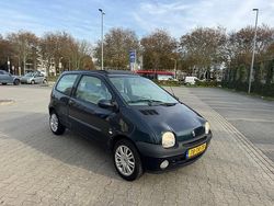 Groen (metallic) Gebruikt 2007 Renault Twingo Initiale Paris Hatchback | € 2.450 (Iets duurder)