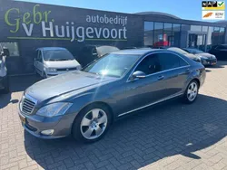 Grijs, metallic lak Gebruikt 2005 Mercedes S350 Prestige Sedan | € 7.750 (Eerlijke prijs)