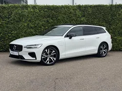 Wit Gebruikt 2022 Volvo V60 R-Design Stationwagen | € 39.940 (Eerlijke prijs)