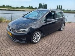 Zwart, andere lak Gebruikt 2017 VW Golf Sportsvan Highline MPV | € 12.950 (Goede deal)