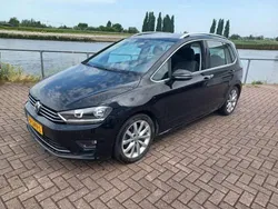 Zwart, andere lak Gebruikt 2017 VW Golf Sportsvan Highline MPV | € 13.250 (Eerlijke prijs)