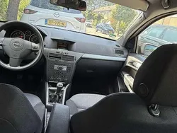 Rood Gebruikt 2006 Opel Astra Hatchback | € 999 (Eerlijke prijs)