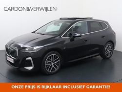 Zwart (metallic) Gebruikt 2023 BMW 218 Stationwagen | € 29.840 (Iets duurder)