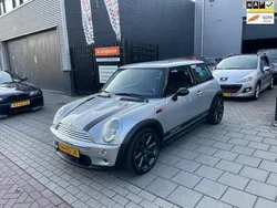 Grijs, metallic lak Gebruikt 2004 Mini Cooper Pepper Hatchback | € 1.999 (Goede deal)