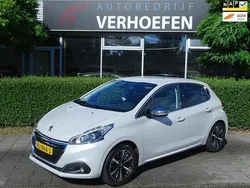 Wit, metallic lak Gebruikt 2017 Peugeot 208 Allure Hatchback | € 8.950 (Eerlijke prijs)