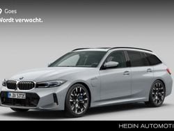 Grijs Gebruikt 2025 BMW 330e Comfort Edition Stationwagen | € 52.880 (Super prijs)