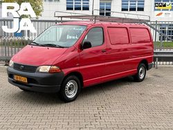 Rood Gebruikt 2005 Toyota HiAce MPV | € 7.950
