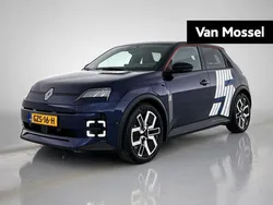 Twotone bleu nocturne / noir Nieuw 2024 Renault R5 Komfort Hatchback | € 32.940 (Eerlijke prijs)