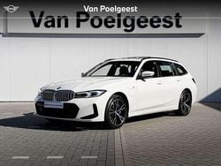 Alpinweiss Gebruikt 2024 BMW 330e Comfort Edition Stationwagen | € 51.900 (Goede deal)