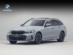 Grijs, metallic lak Nieuw 2025 BMW 330e M Sport Stationwagen | € 73.958 (Eerlijke prijs)