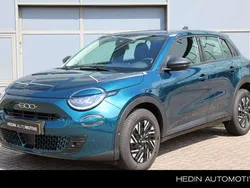 Blauw, metallic lak Gebruikt 2024 Fiat 600 Urban SUV | € 28.945 (Eerlijke prijs)