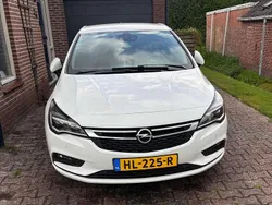 Wit Gebruikt 2015 Opel Astra Innovation Hatchback | € 4.750 (Eerlijke prijs)