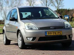 Goud Gebruikt 2004 Ford Fiesta Futura Hatchback | € 1.999 (Eerlijke prijs)