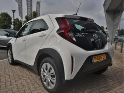 Wit Gebruikt 2022 Toyota Aygo Play Hatchback | € 15.350 (Goede deal)
