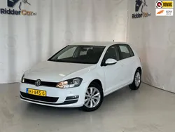 Wit, metallic lak Gebruikt 2015 VW Golf VII Comfortline Hatchback | € 10.999 (Goede deal)
