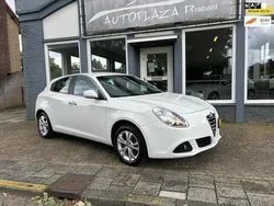 Wit Gebruikt 2013 Alfa Romeo Giulietta Distinctive Hatchback | € 10.599 (Eerlijke prijs)