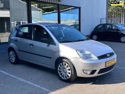 Grijs Gebruikt 2002 Ford Fiesta Hatchback | € 950 (Eerlijke prijs)