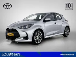 Grijs Gebruikt 2022 Toyota Yaris Hybrid Active Hatchback | € 21.950 (Eerlijke prijs)