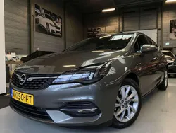 Grijs, metallic lak Gebruikt 2021 Opel Astra Edition Hatchback | € 14.450