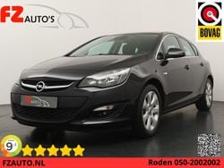 Zwart Gebruikt 2015 Opel Astra Hatchback | € 7.445 (Eerlijke prijs)