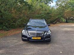 Zwart Gebruikt 2010 Mercedes E200 Avantgarde Stationwagen | € 6.475 (Goede deal)