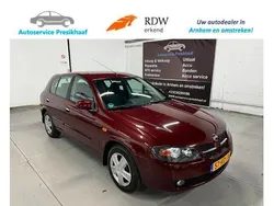 Rood, metallic lak Gebruikt 2005 Nissan Almera Acenta Hatchback | € 2.495 (Eerlijke prijs)