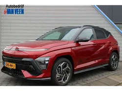 Ultimate red two tone black (rood metallic) Gebruikt 2025 Hyundai Kona N Line SUV | € 39.945 (Iets duurder)