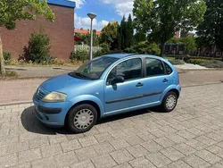 Blauw, metallic lak Gebruikt 2002 Citroën C3 Prestige Hatchback | € 494 (Goede deal)
