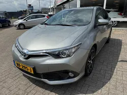 Grijs Gebruikt 2017 Toyota Auris Hatchback | € 13.895 (Eerlijke prijs)