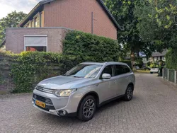 Zilver Gebruikt 2015 Mitsubishi Outlander P-HEV Instyle Stationwagen | € 10.995 (Eerlijke prijs)