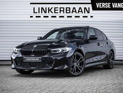 Zwart, metallic lak Gebruikt 2024 BMW 330e Sedan | € 49.945 (Eerlijke prijs)